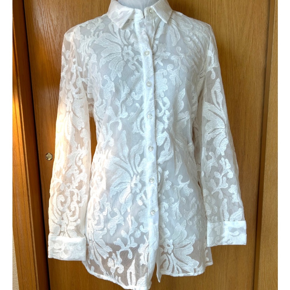 New with Tags-Chicos lace embroidered woven button-up